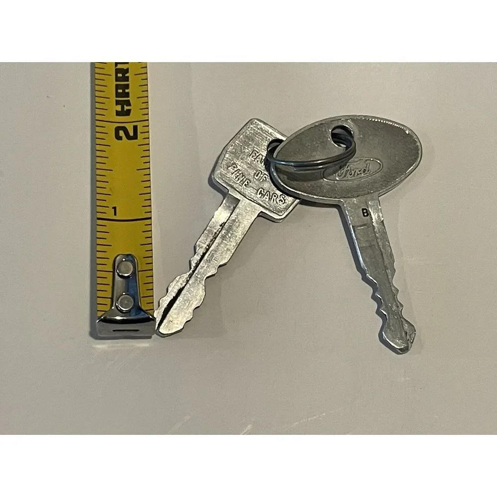 Ford Family of Fine Cars Keys Ignition‎ & Door Keys Set Of 2 Vintage Collectible